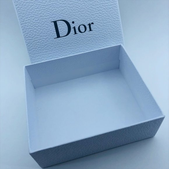 Dior White Gift Box with Ribbon - Picture 10 of 11